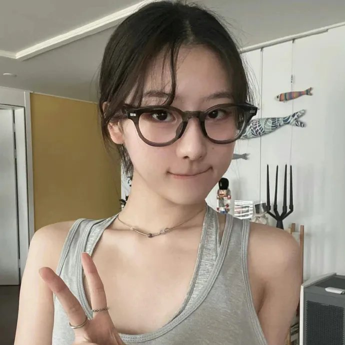 黑夜中的玻璃人偶
